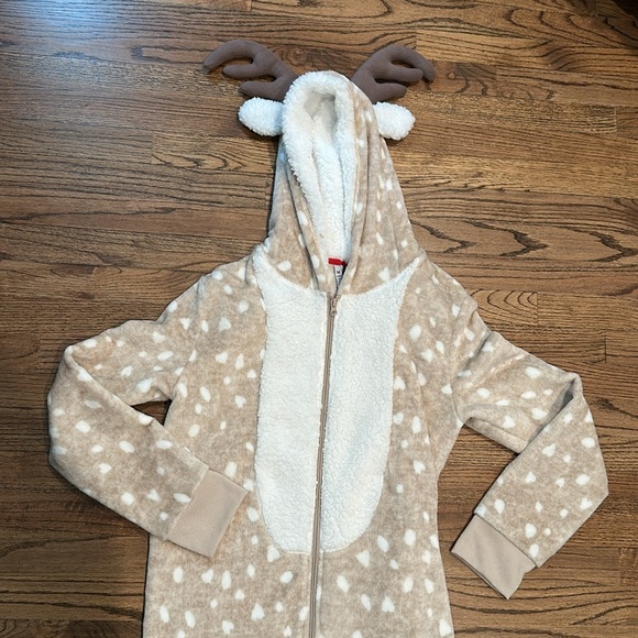 JACYLN INTIMATES- deer onesie. Size M - Picture 2 of 10